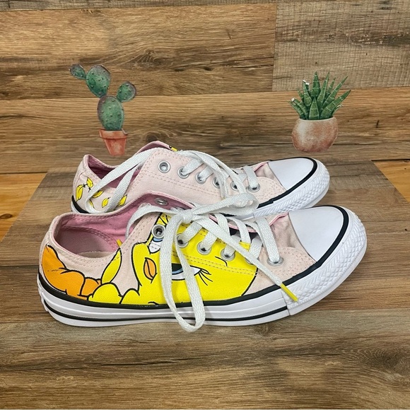 Converse Chuck Taylor All Star Low Looney Tunes Tweety Bird Sneaker Womens 7 - Picture 1 of 10